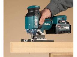 Аккумуляторный лобзик 135 мм Makita JV001GZ