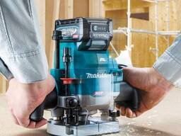 Аккумуляторный погружной фрезер Makita RP001GZ