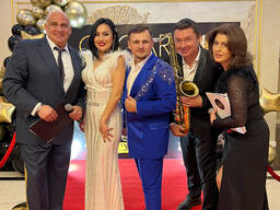 Александр певец на казахском и русском языках