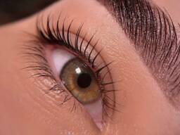 Алматы _Наращивание и ламинирование ресниц и бровей