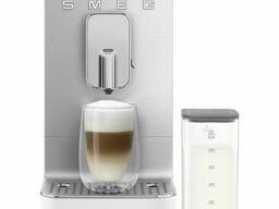 Автоматическая кофемашина Smeg BCC13WHMEU с молочной системой, цвет белый матовый