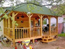 Беседка деревянная с крыльцом