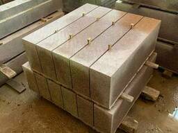 Бордюр гранитный