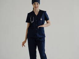 Cтильный медицинский костюм.