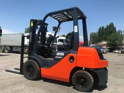 Дизельный вилочный погрузчик Toyota 8FD25