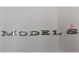 Эмблема "MODEL S" крышки багажника с повреждением Tesla model S, model S REST 1013738-00-C