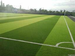 Искусственный газон в наличие.