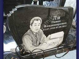 Изготовление памятников из черного гранита. Любых размеров.