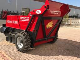 Камнеуборочная машина 4 тонн ( камне подборщик)