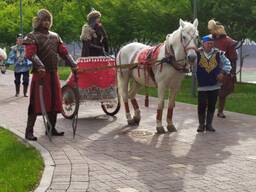 Колесница, карета, трон