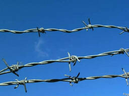 Колючая проволока.