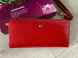 Кошелек женский глянцевый с тиснением «Крокодил» с лаковым напылением в подарочной. .. - фото 3