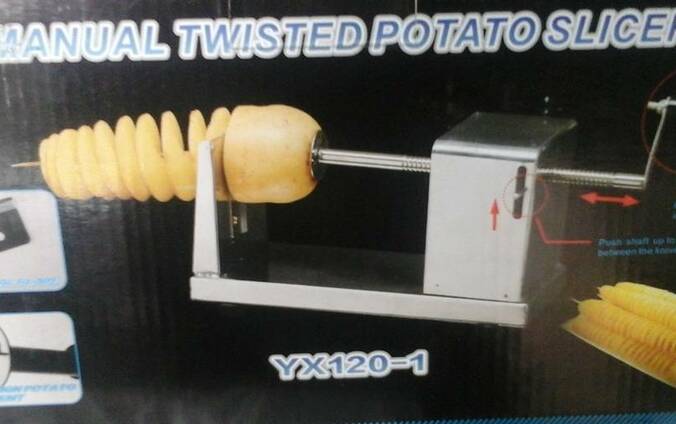 Механический аппарат, спиральные чипсы на палочке. В Усть-