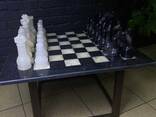 Мраморный шахматный стол с фигуркой из натуральных Камней Оникс - фото 1