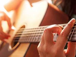 Обучение игре любимых песен на гитаре