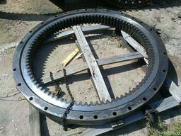 Поворотный круг на Hitachi ZX180