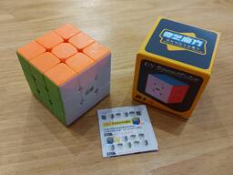Профессиональный Кубик Рубика 3 на 3 "Qiyi Cube" в цветном пластике.