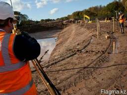 Разработка котлована , траншеи , снос зданий .