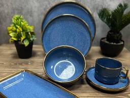 Синий чайно-столовый сервиз с золотой каёмкой Vassila