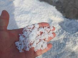 Соль техническая (галит) и соль пищевая.
