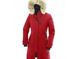 Стильная женская парка от Canada Goose красная