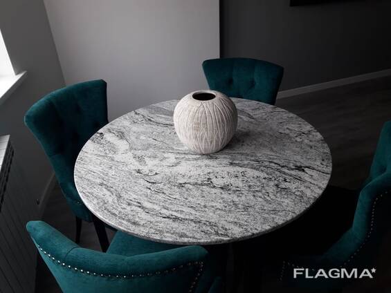 Стол из мрамора