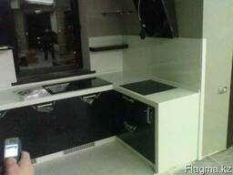 Столешницы и фартук для кухни из камня искусственного.