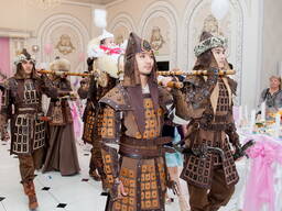 Тұсау кесер — Баланы тақпен шығару