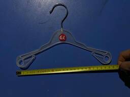 Вешалки для одежды пластиковые