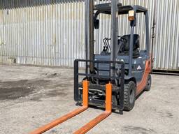 Вилочный Погрузчик Toyota 8FGL15 c боковым смещением вил