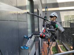 Мойка фасада аппаратом высокого давления, Очистка фасада, Высотные работы