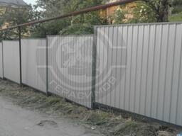 Заборы из цветного профнастила