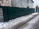 Заборы из цветного профнастила - фото 1