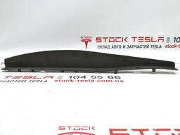 Задний молдинг (плавник) защиты двигателя правый малый Tesla model S 6008187-00-D